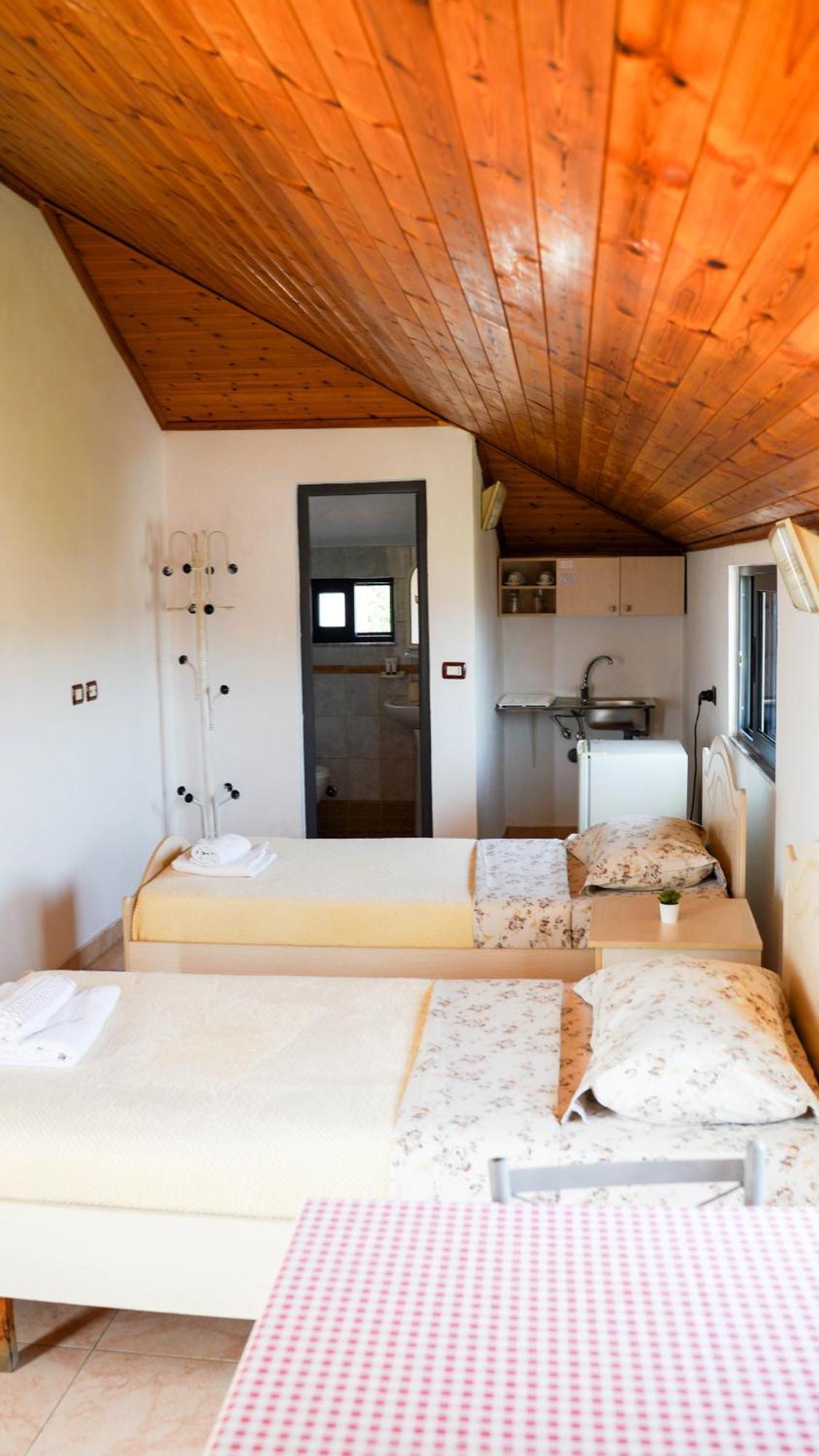 Vila Aliaj Special Rooftop Room For Two Durrës Eksteriør billede